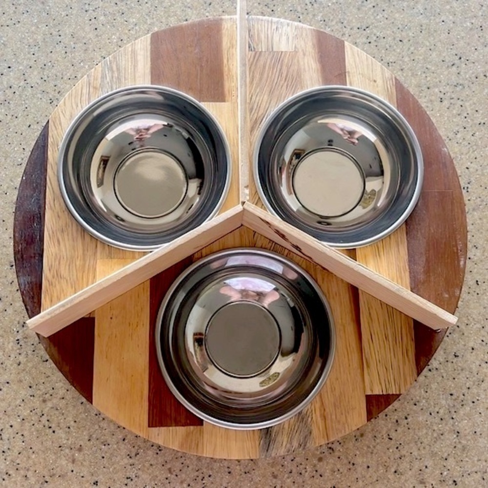 NWOT Rotating Three Bowl Wooden Cat Feeding Station Spinning Pet Food Handmade